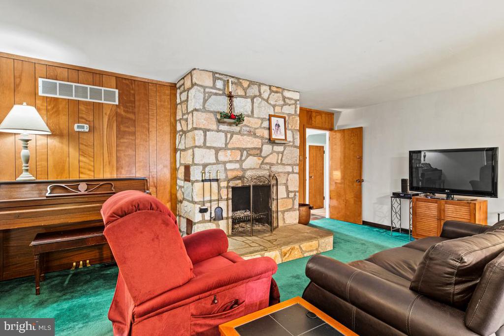 1758 GREEN BRIAR DRIVE