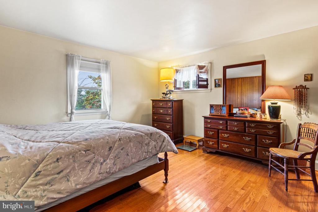 1758 GREEN BRIAR DRIVE