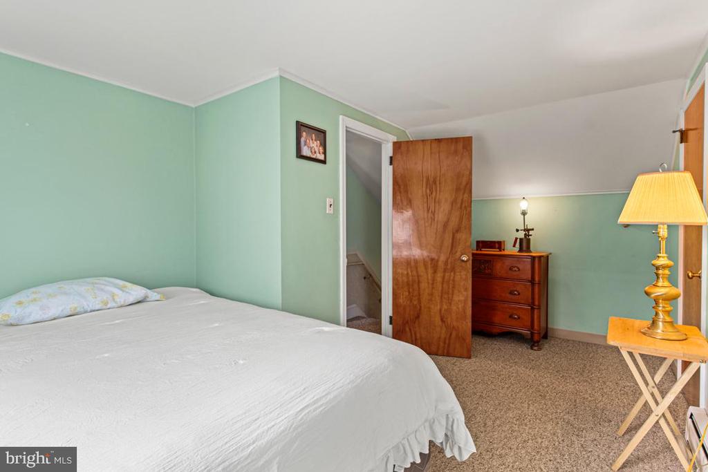 1758 GREEN BRIAR DRIVE