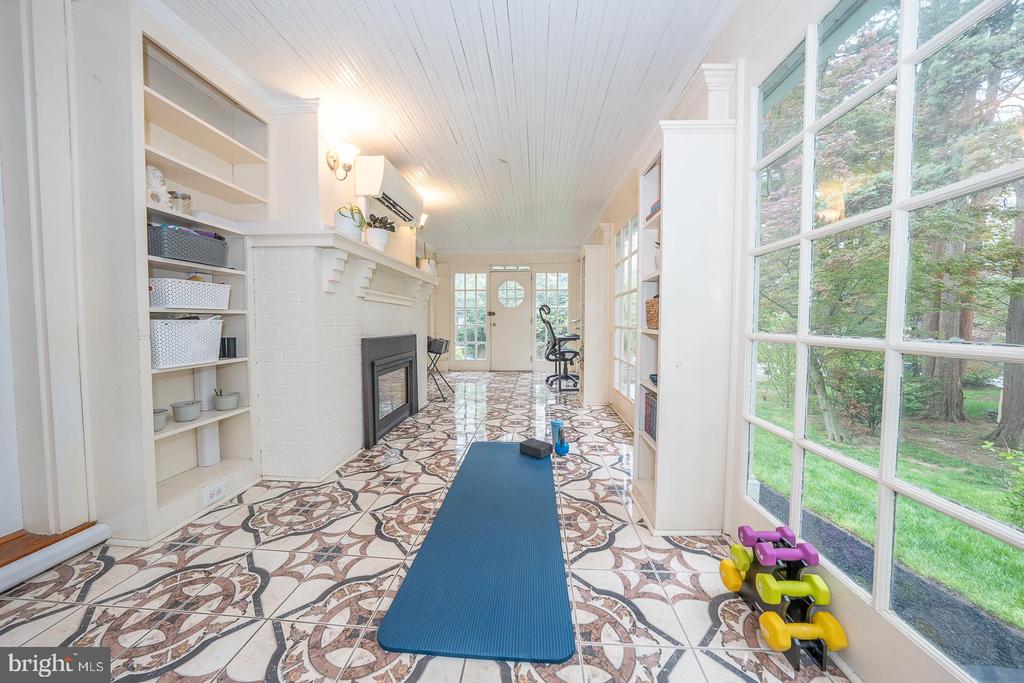 1121 MONTGOMERY AVENUE