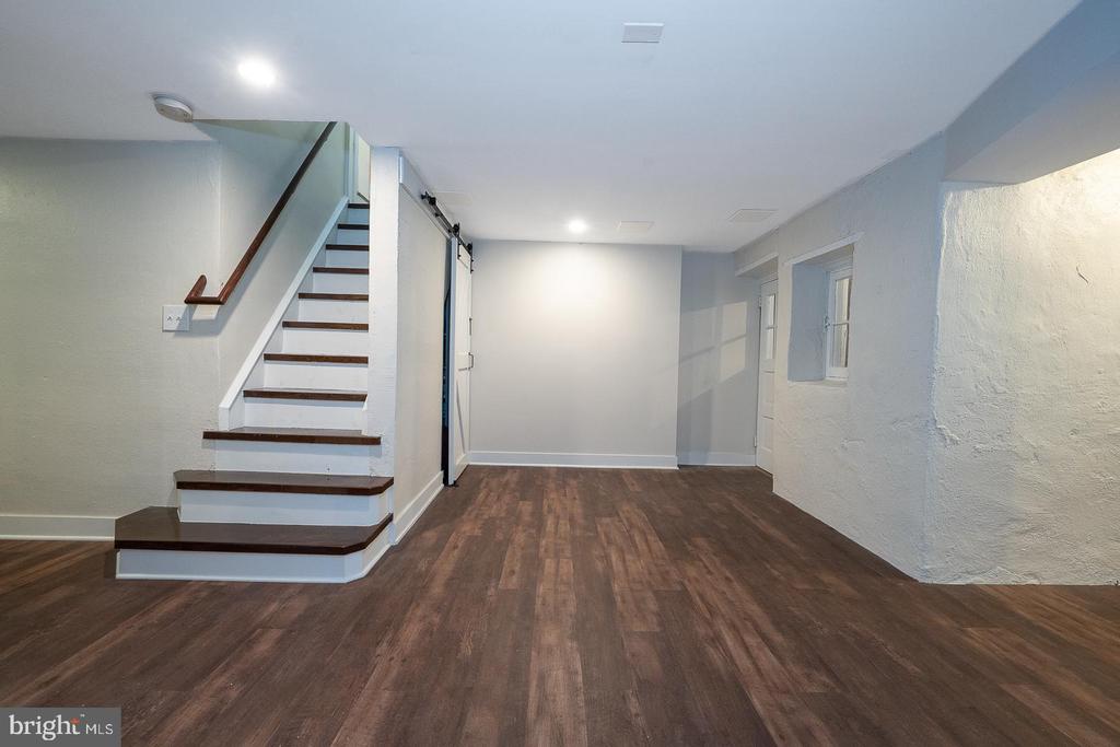 1121 MONTGOMERY AVENUE