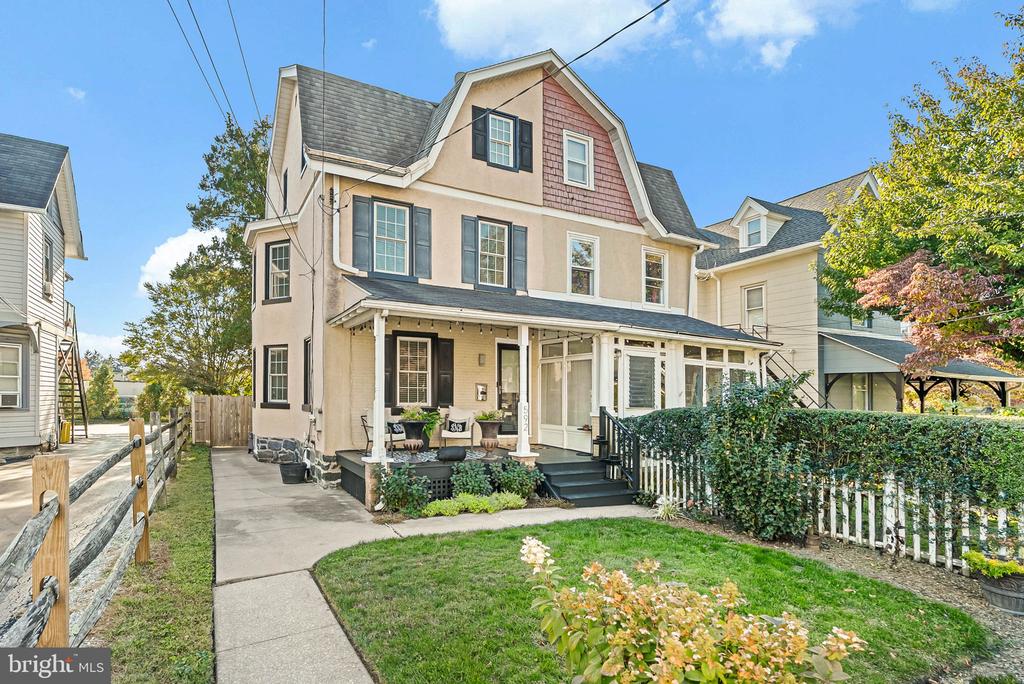 592 BARRETT AVENUE