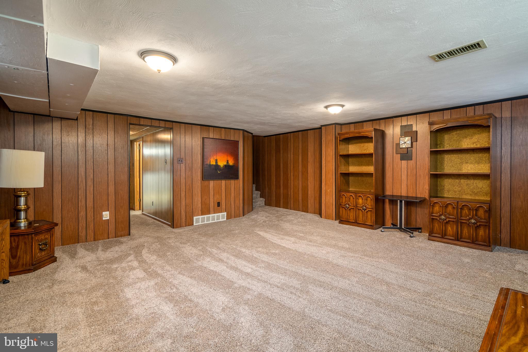 7009 Valley Ave