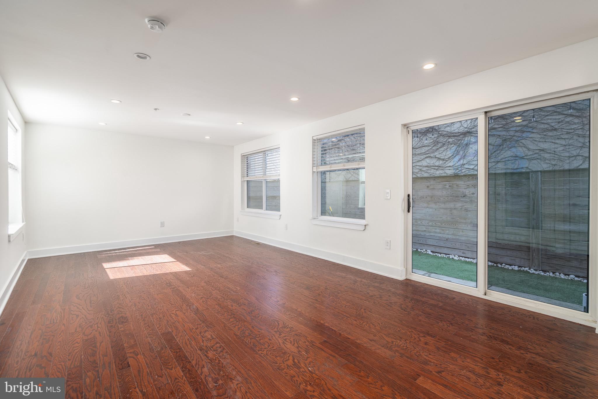 1647 E Eyre St #7