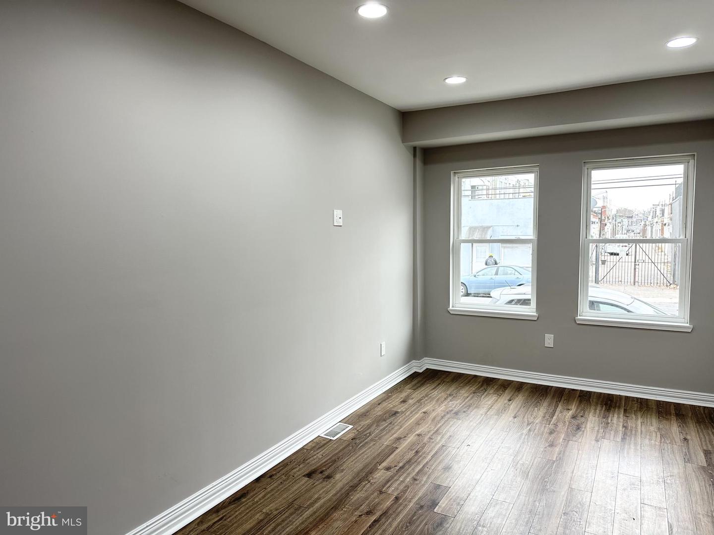 2053 SNYDER AVE #2