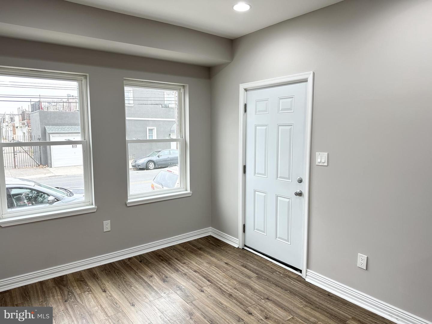 2053 SNYDER AVE #2