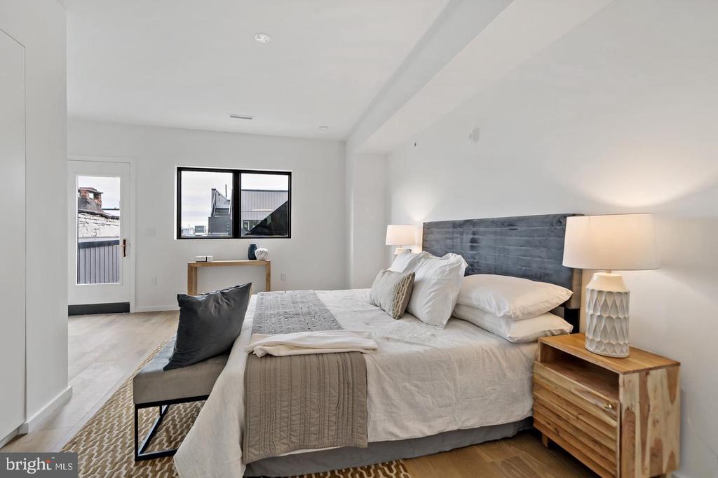 1713B MONTROSE STREET 6