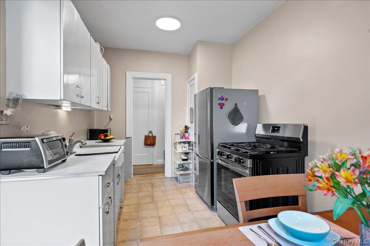 445 Gramatan Avenue Unit: HB2