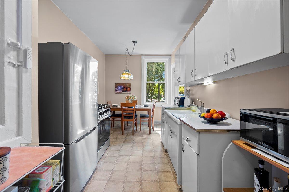 445 Gramatan Avenue Unit: HB2