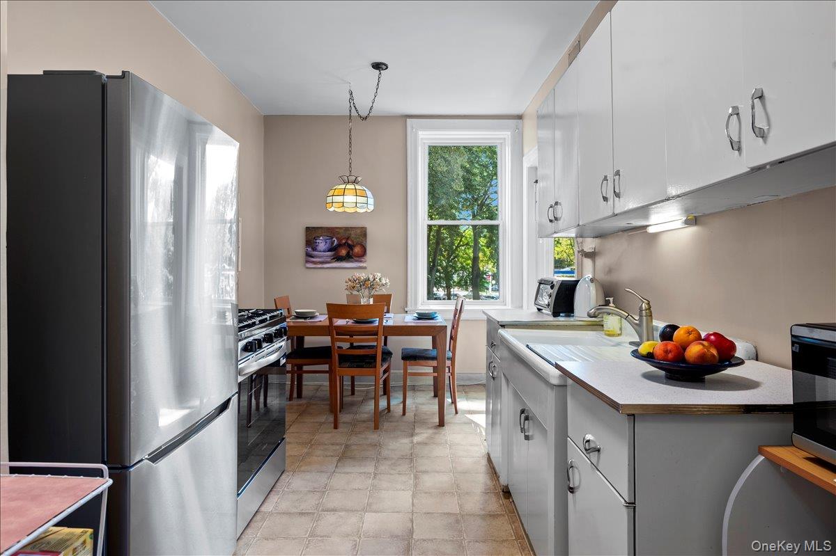 445 Gramatan Avenue Unit: HB2