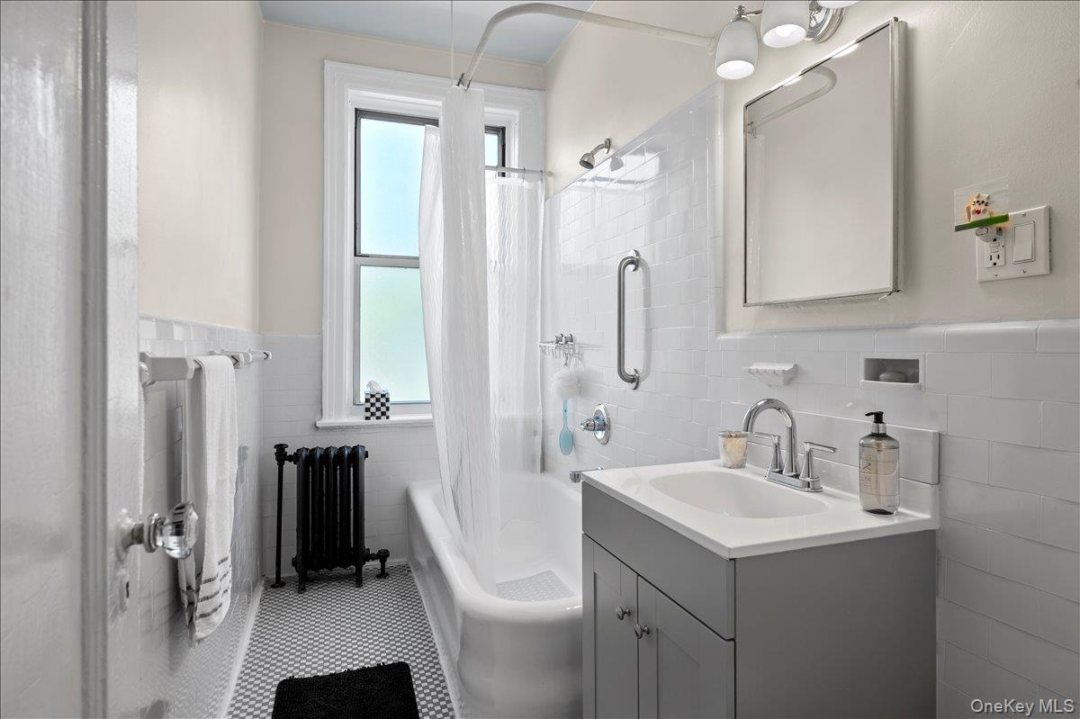 445 Gramatan Avenue Unit: HB2