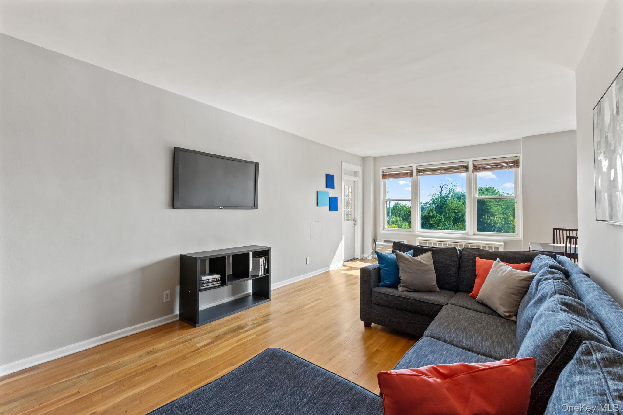 1015 Old Post Road Unit: 3L