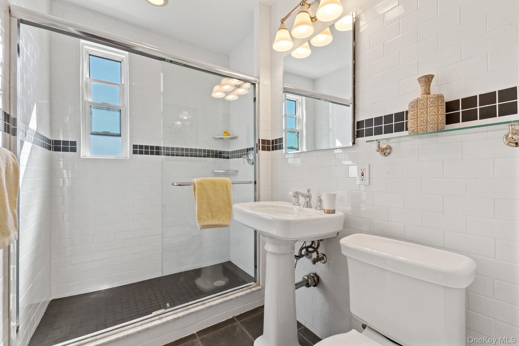 1015 Old Post Road Unit: 3L