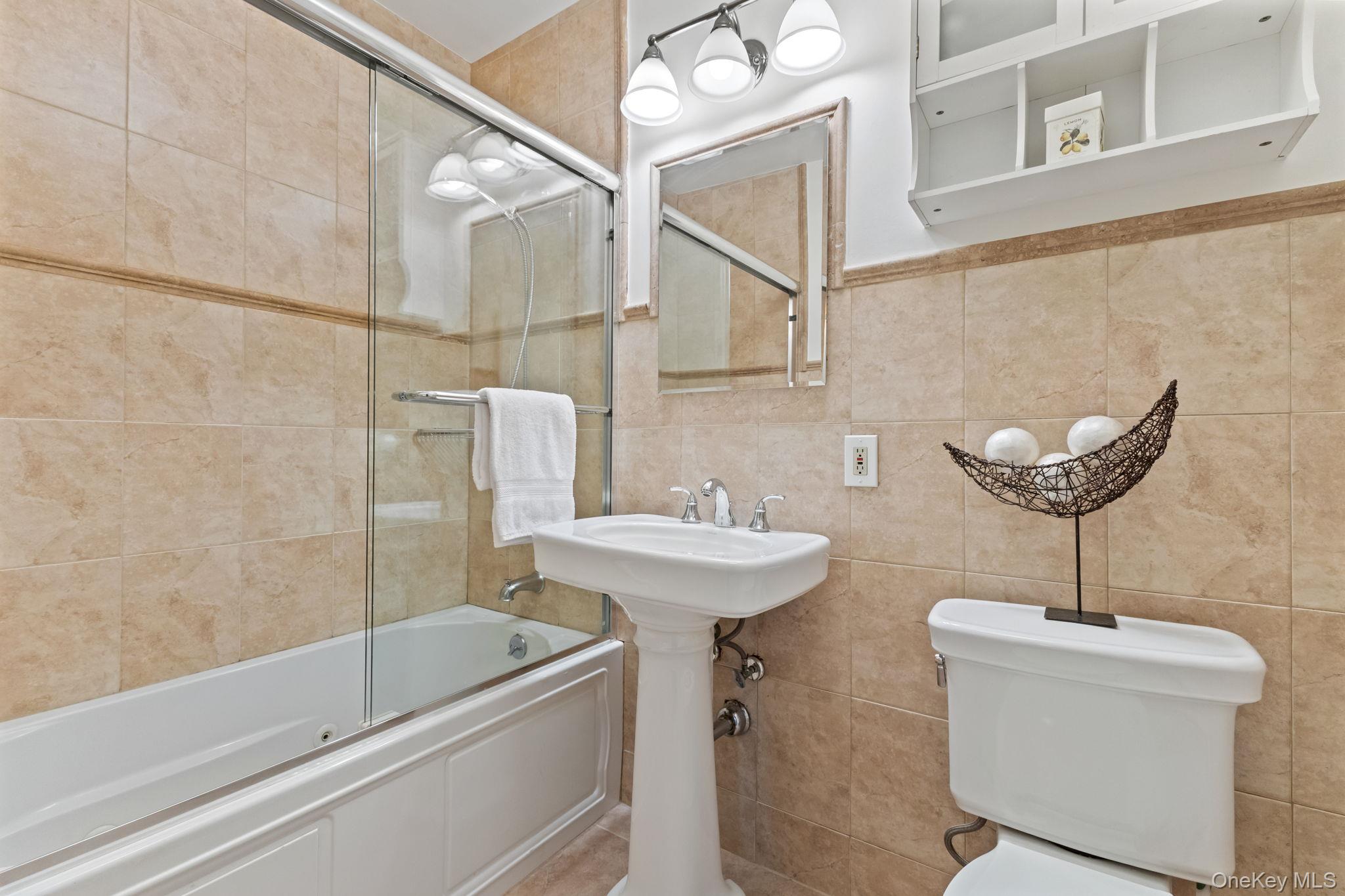 1015 Old Post Road Unit: 3L