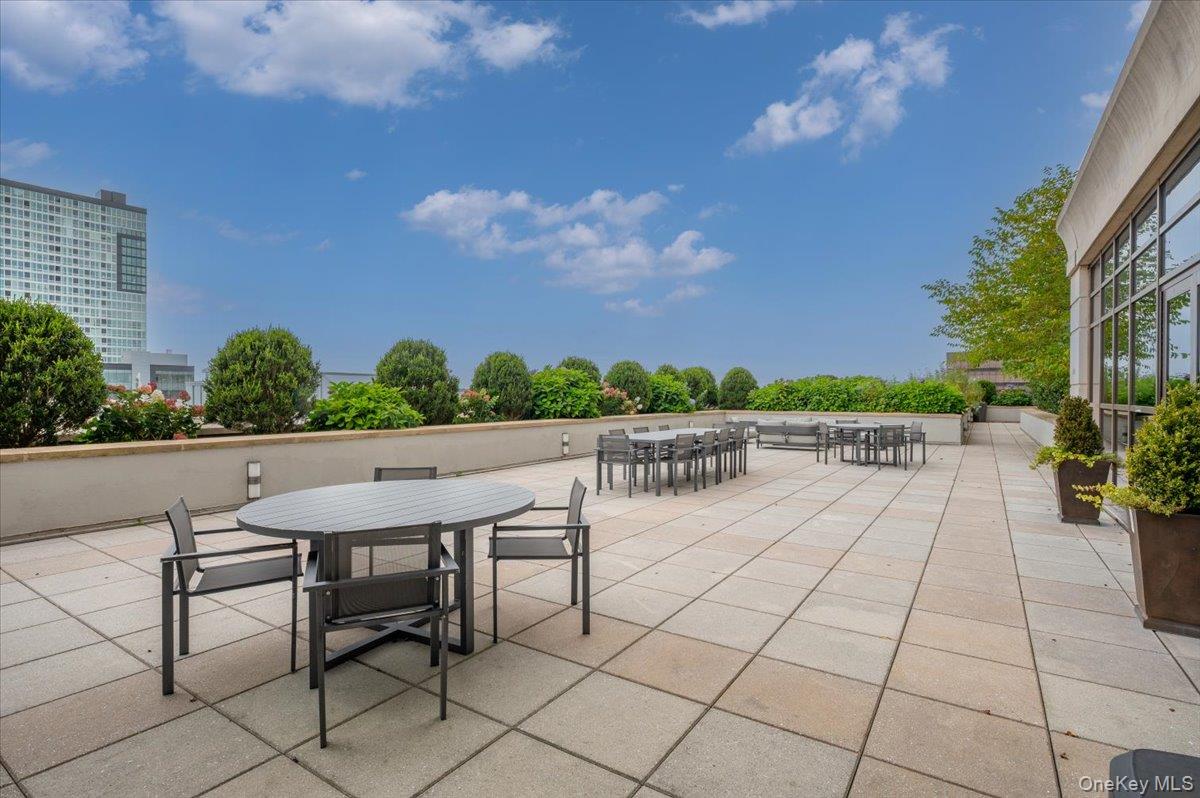 175 Huguenot Street Unit: 2208