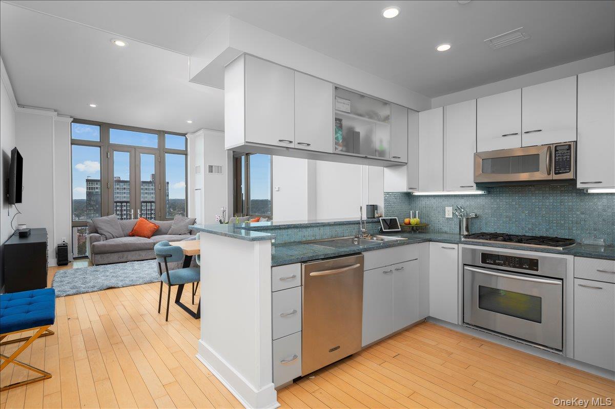 175 Huguenot Street Unit: 2208