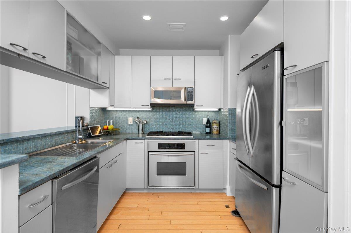 175 Huguenot Street Unit: 2208