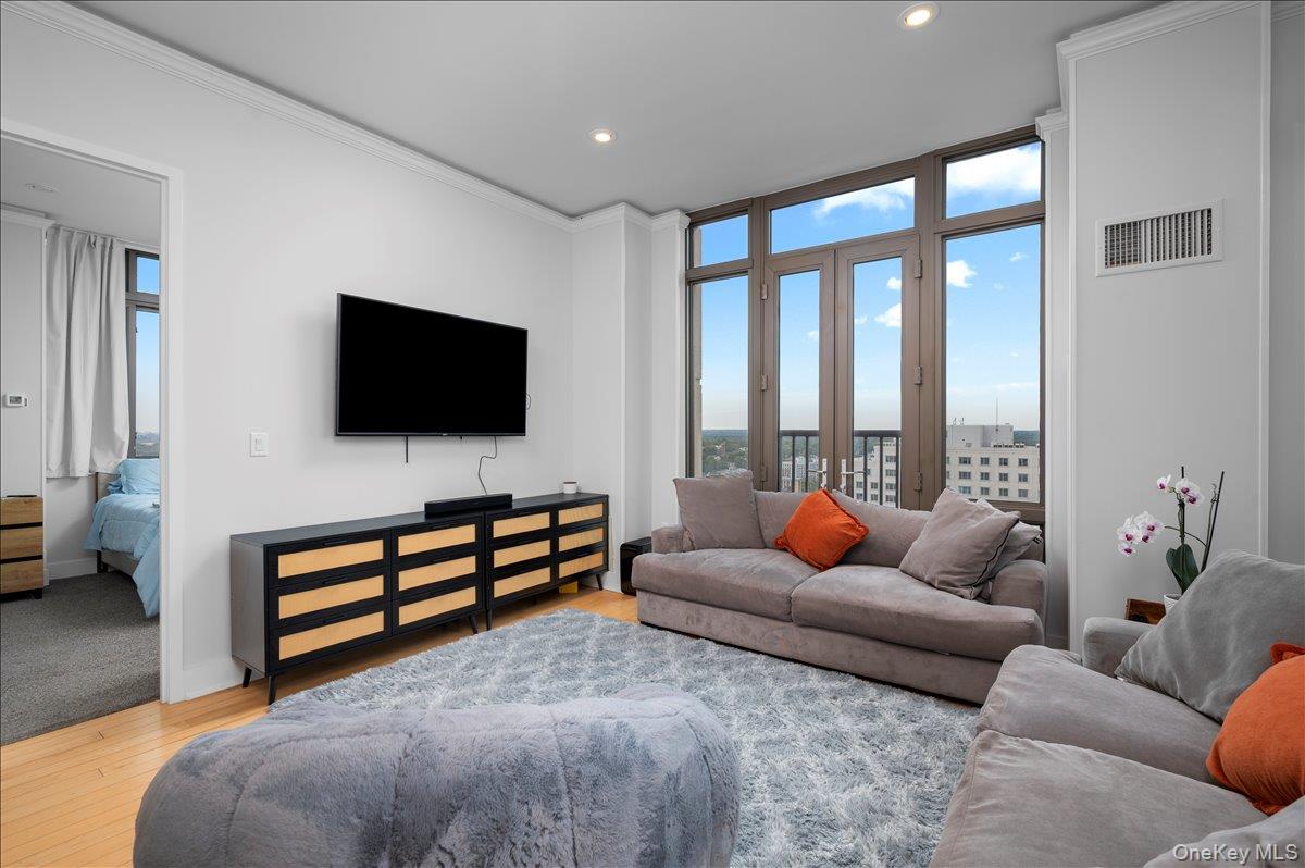 175 Huguenot Street Unit: 2208