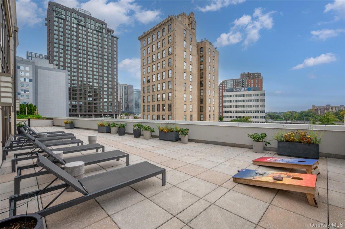 175 Huguenot Street Unit: 2208
