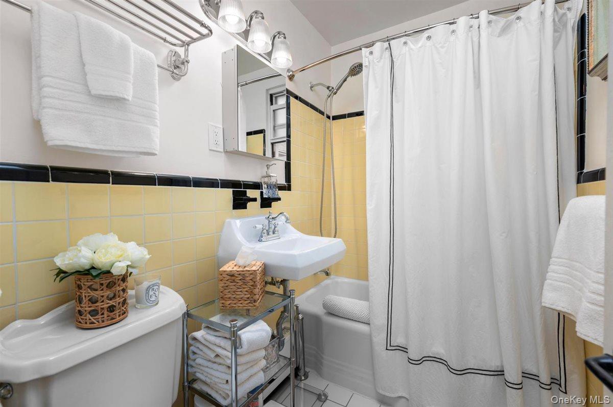 1 Bryant Avenue Unit: 2A