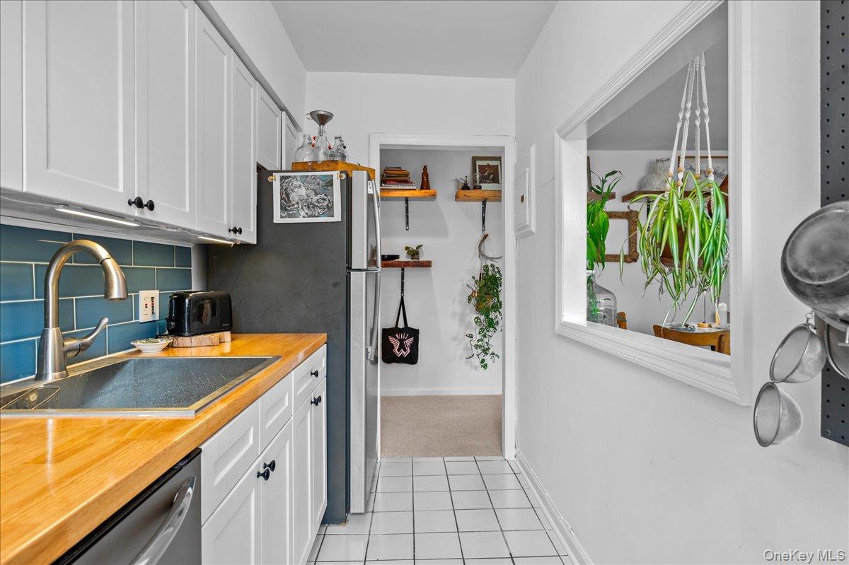 9 Bryant Crescent Unit: 2F