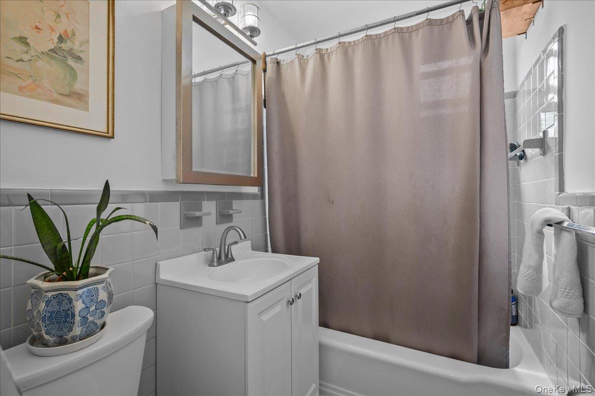 9 Bryant Crescent Unit: 2F