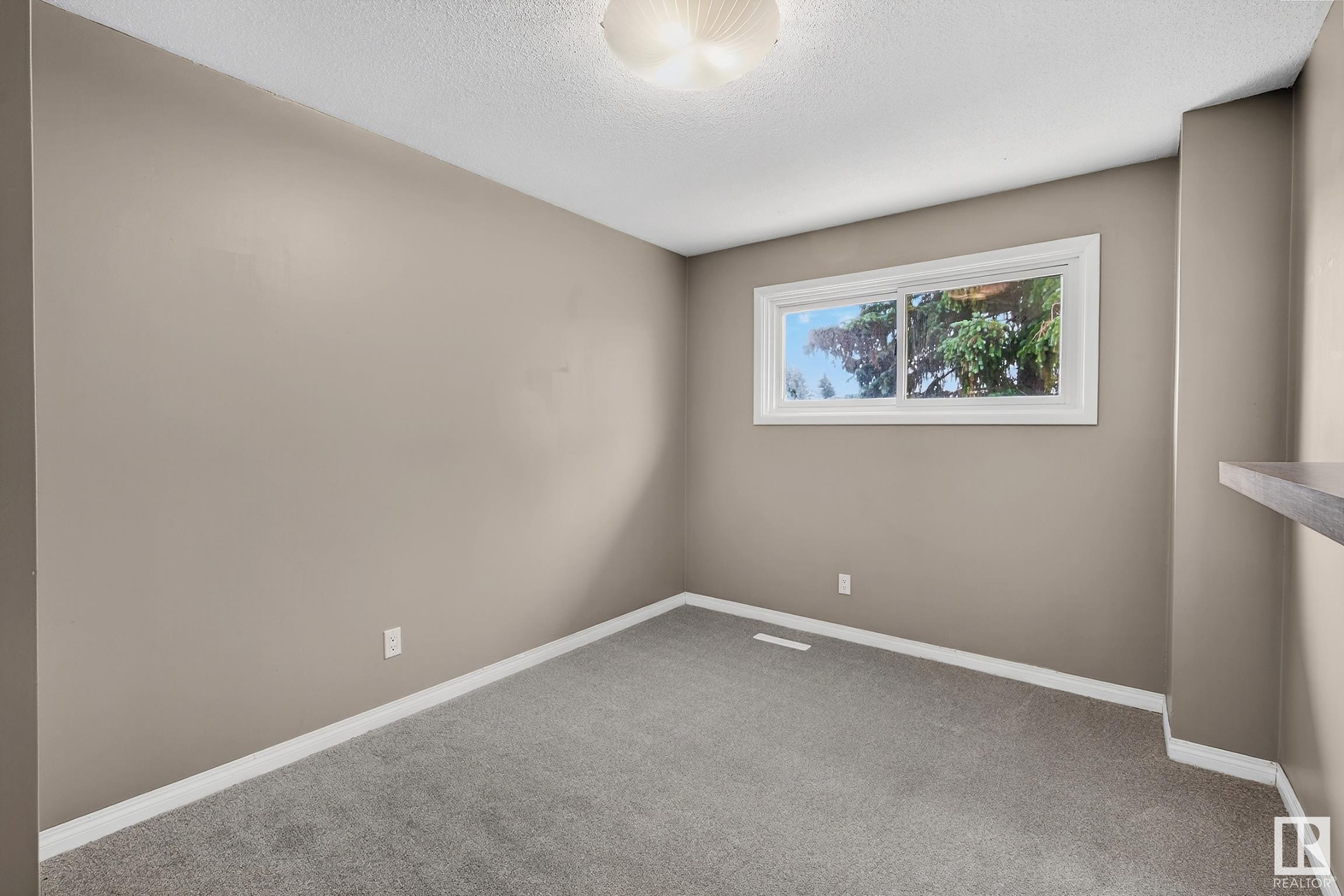 5722 143 AV NW