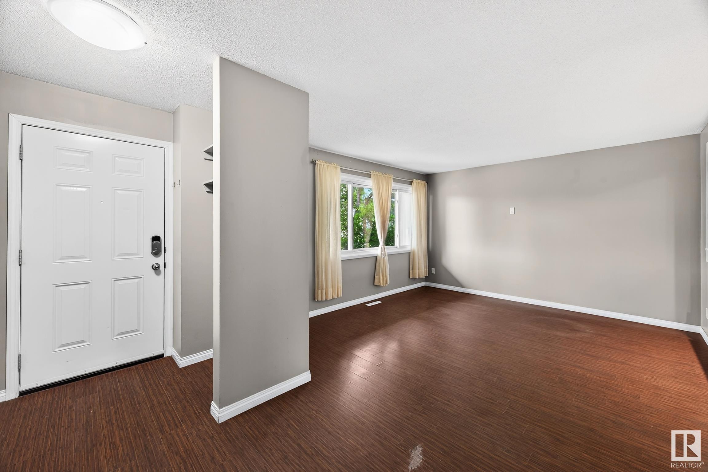 5722 143 AV NW