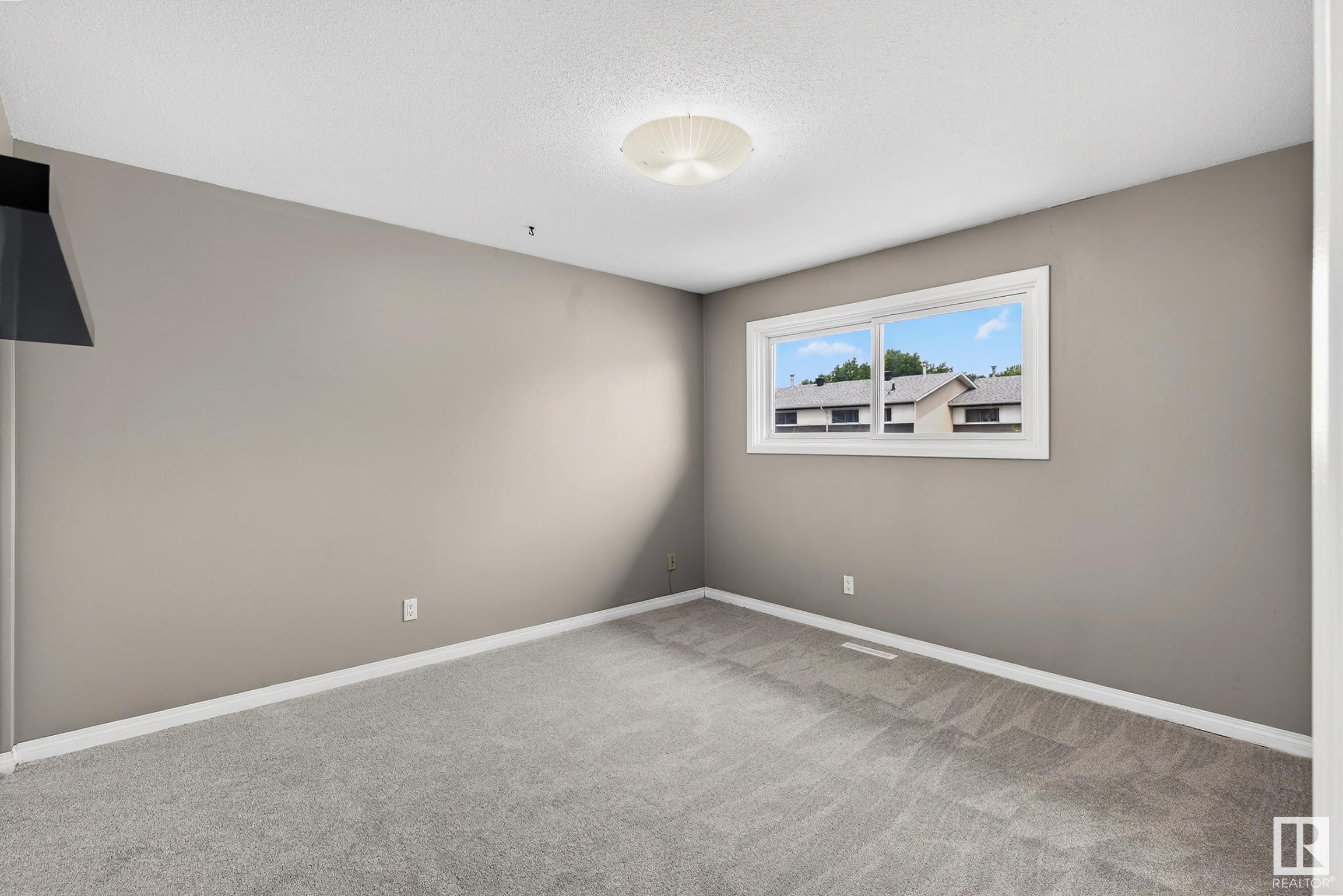 5722 143 AV NW