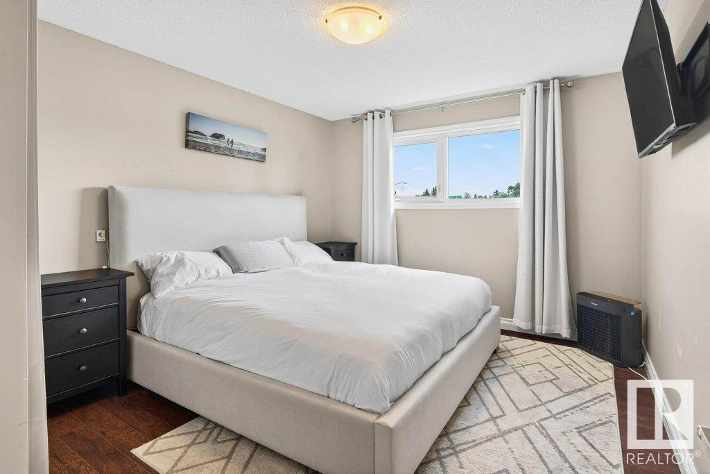5608 89 AV NW