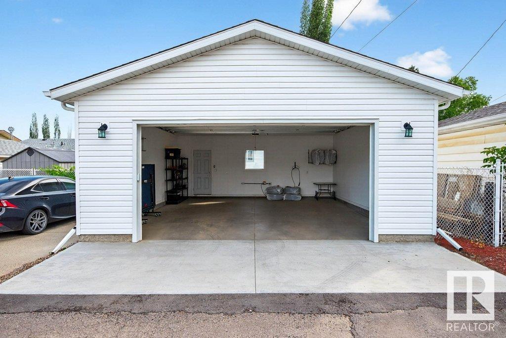 5608 89 AV NW