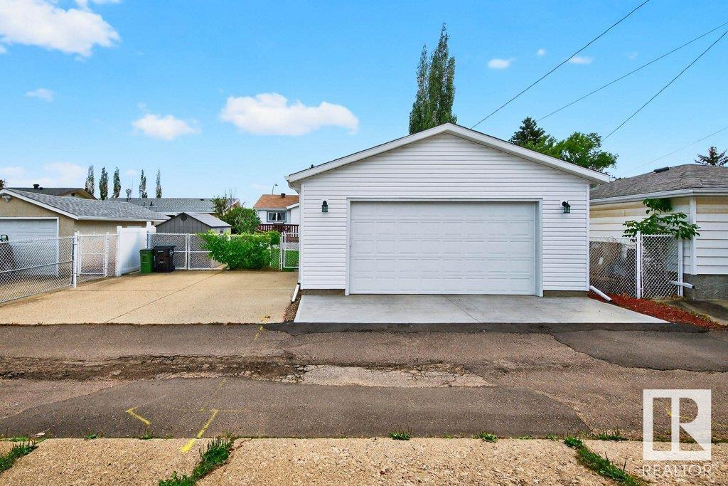 5608 89 AV NW