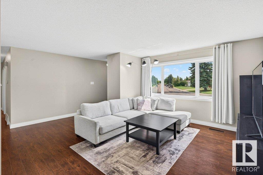 5608 89 AV NW
