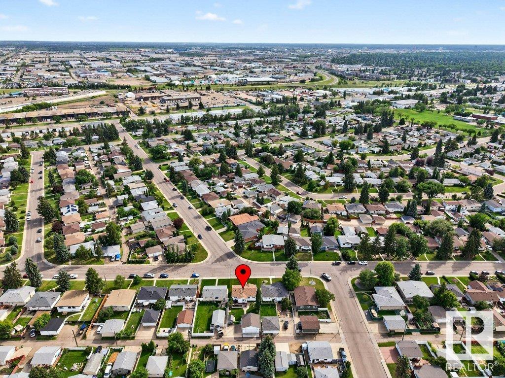 5608 89 AV NW