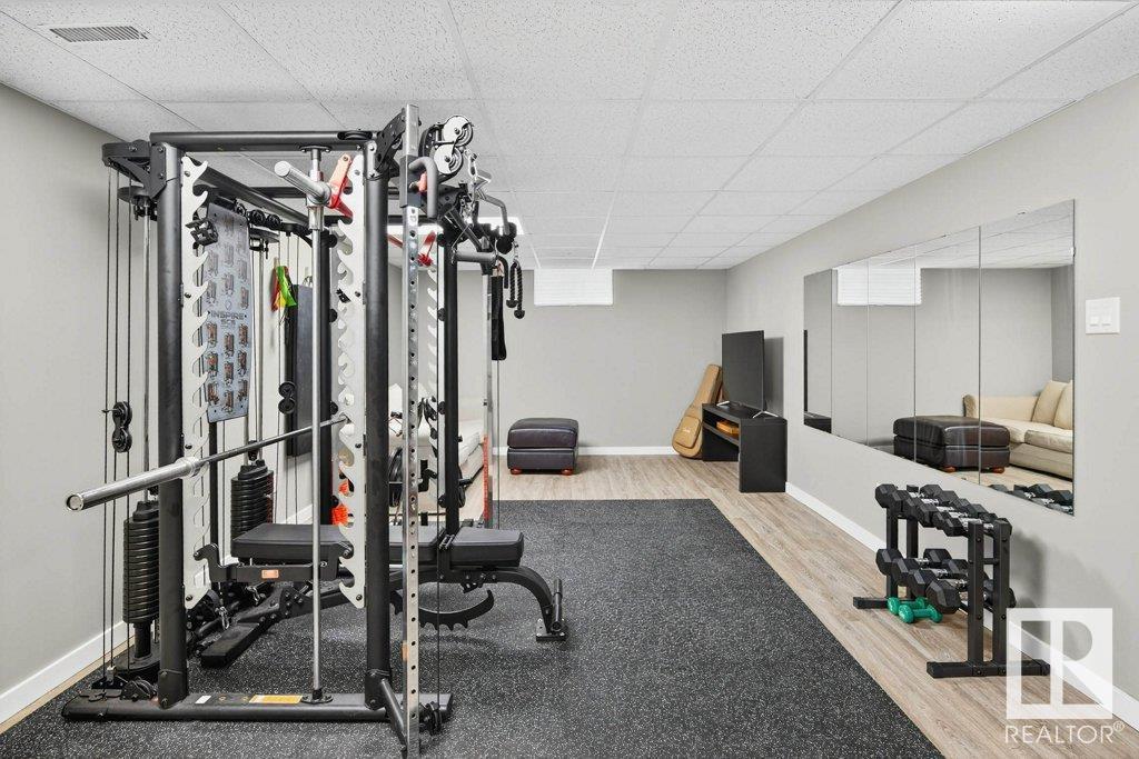 5608 89 AV NW