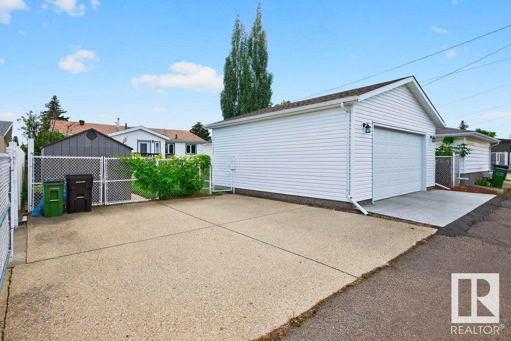 5608 89 AV NW