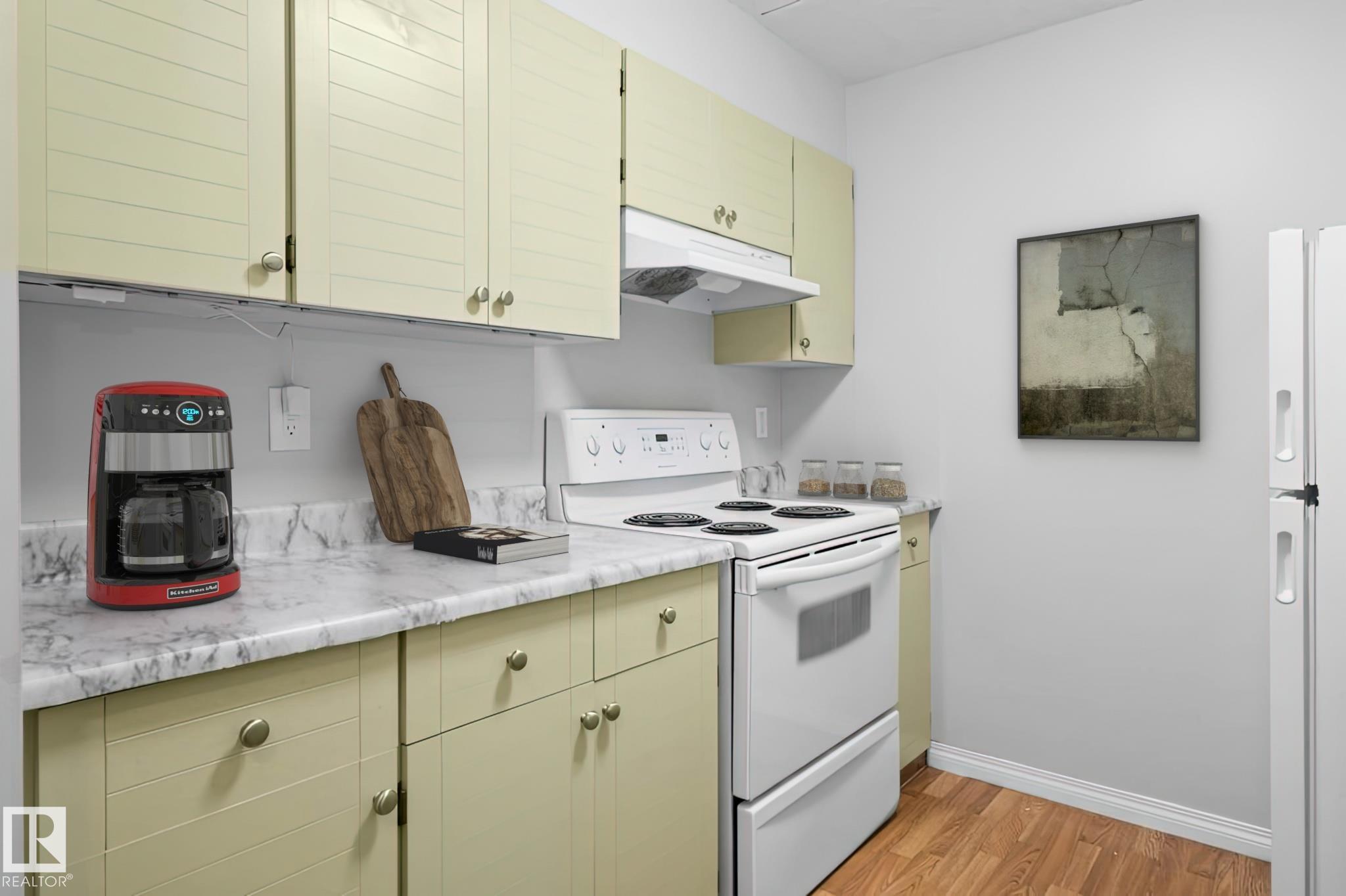 #202 9917 110 ST NW
