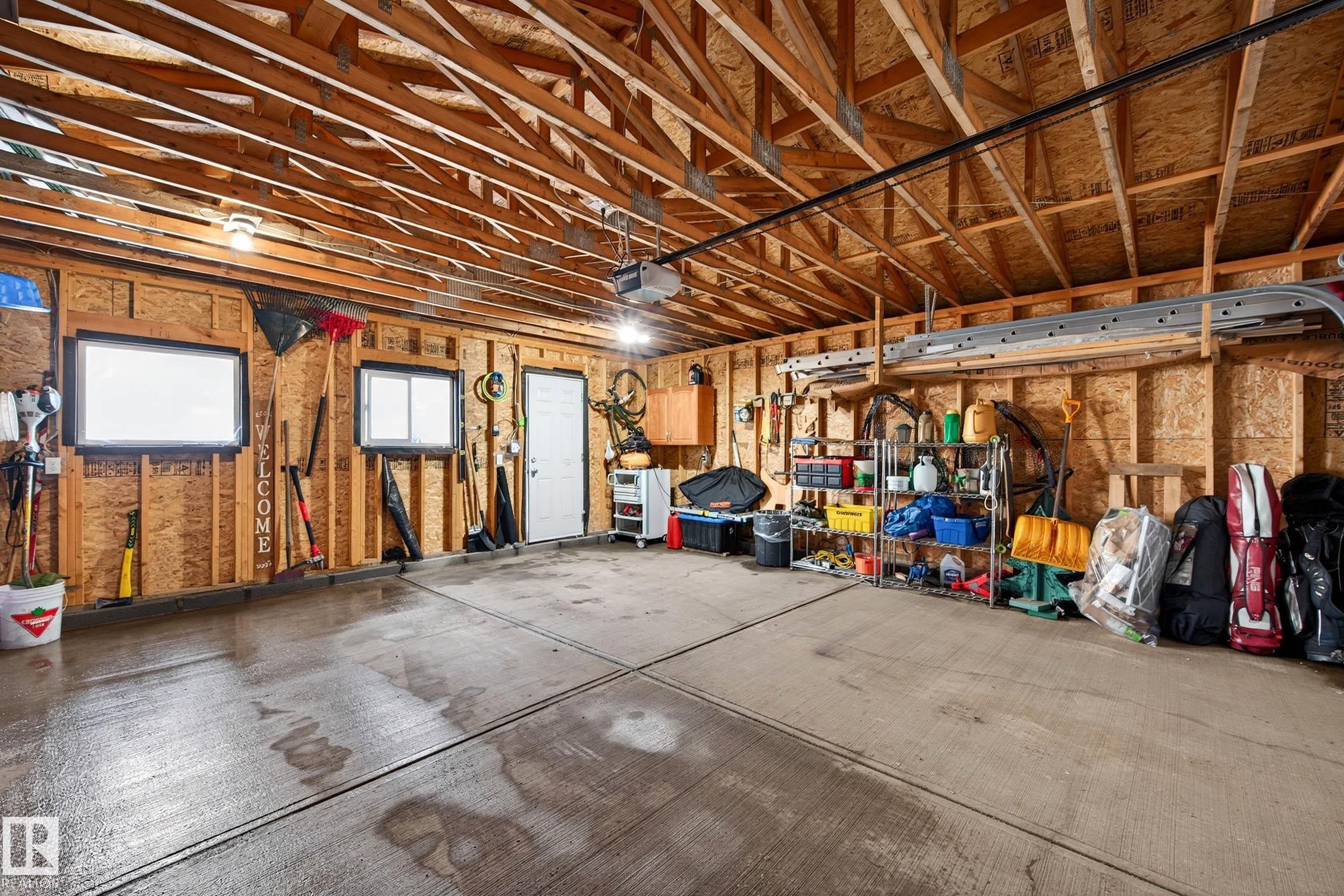 285 MCCONACHIE DR NW