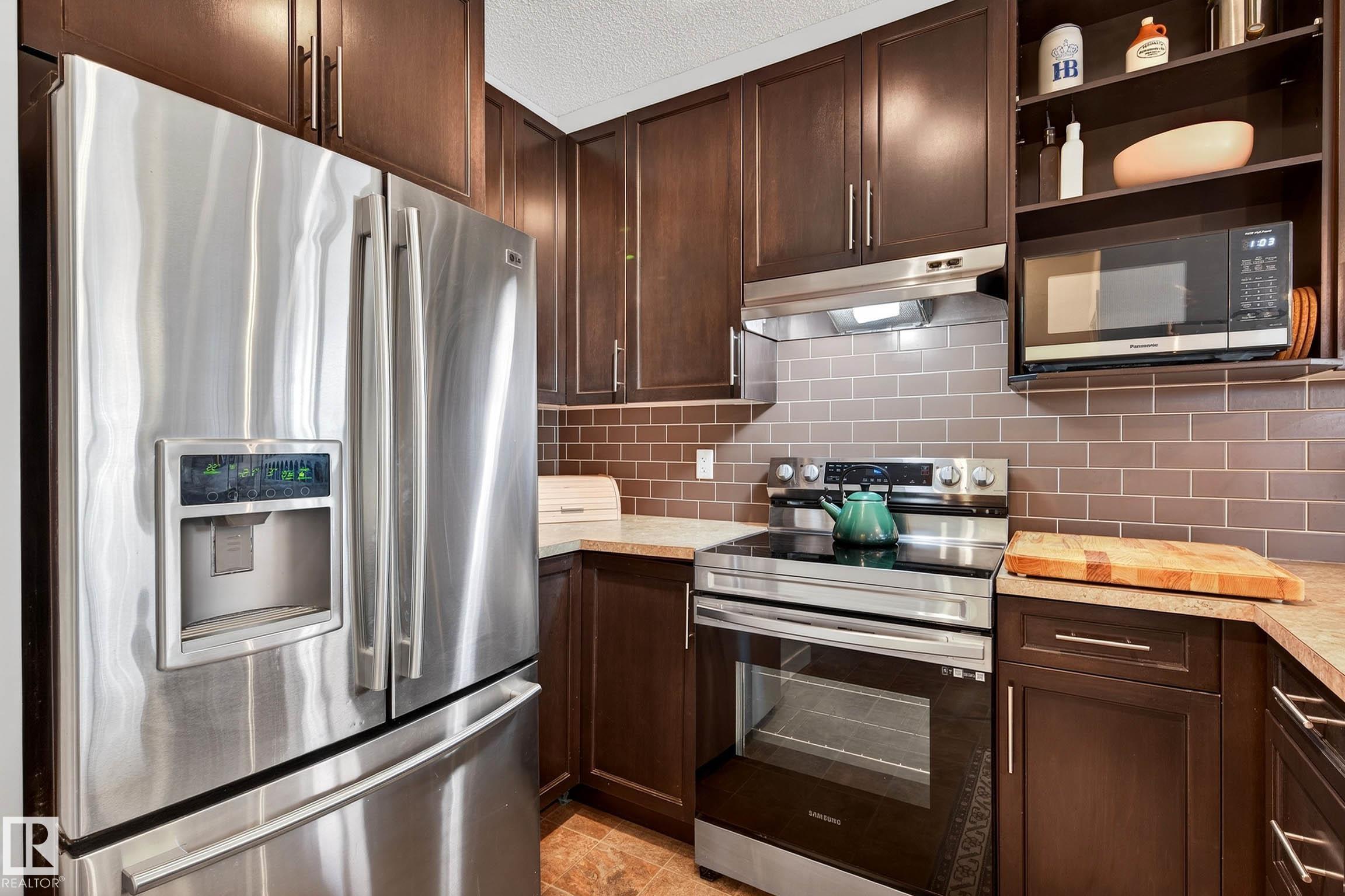 285 MCCONACHIE DR NW