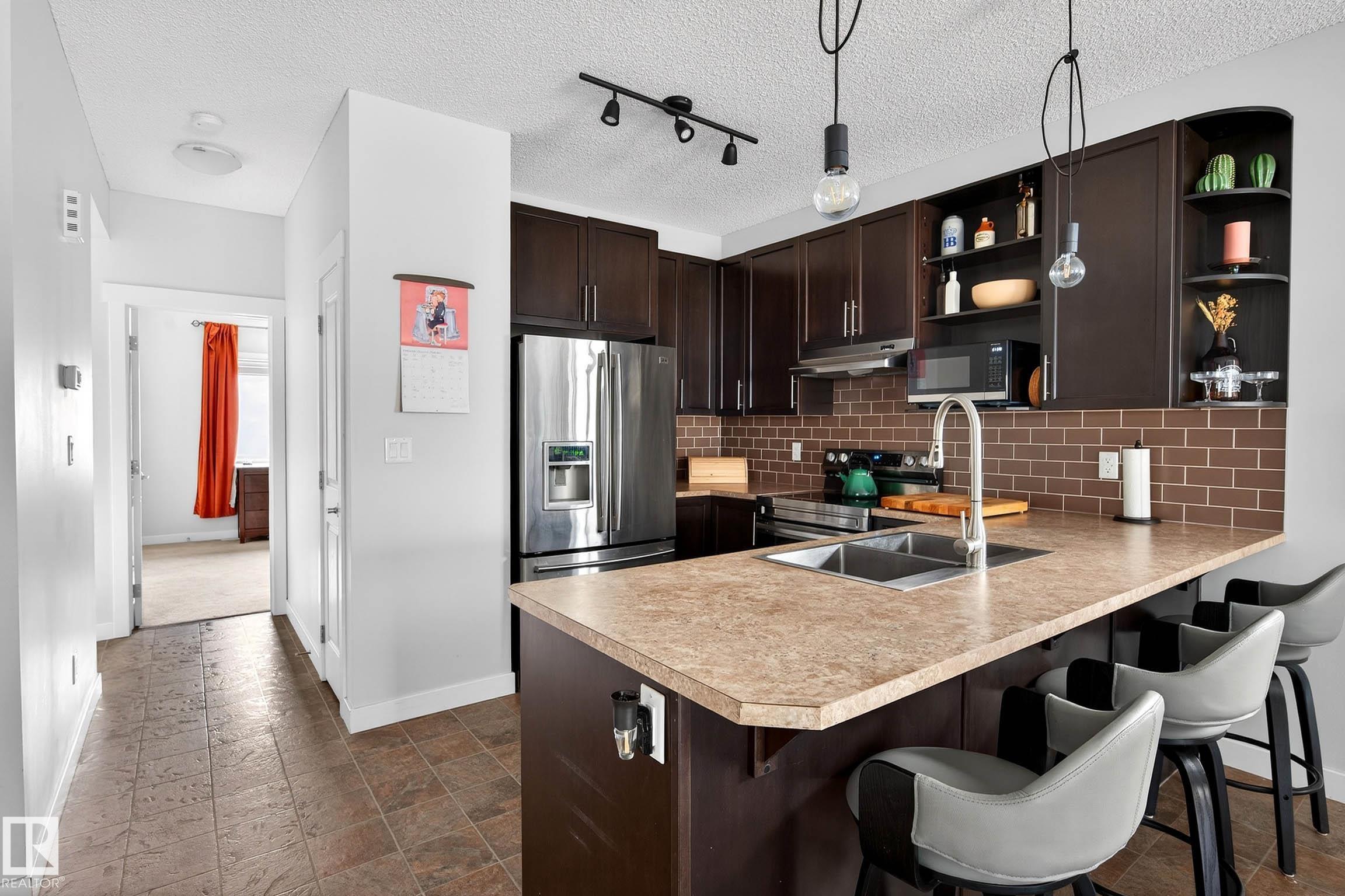 285 MCCONACHIE DR NW