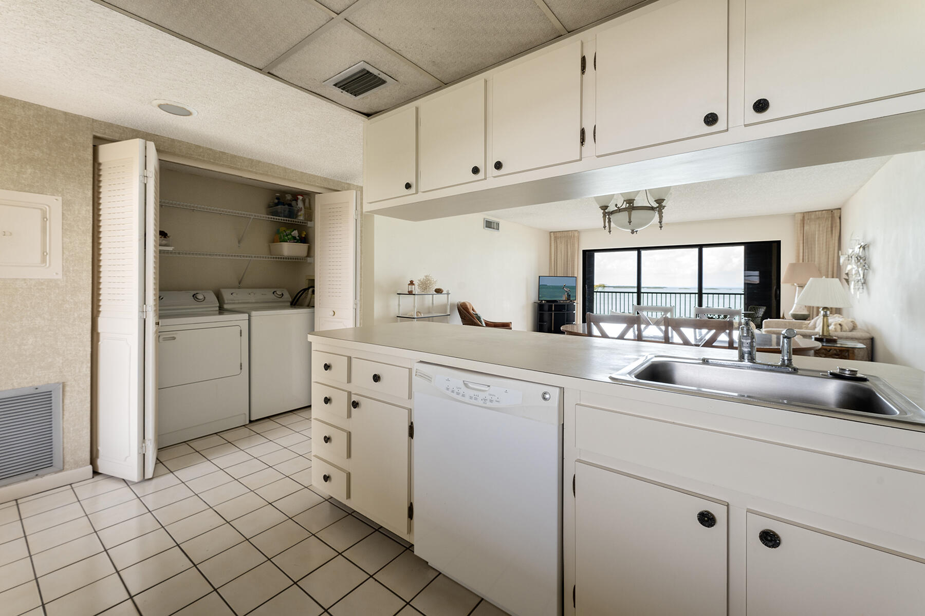 96000 Overseas Highway Unit: X52