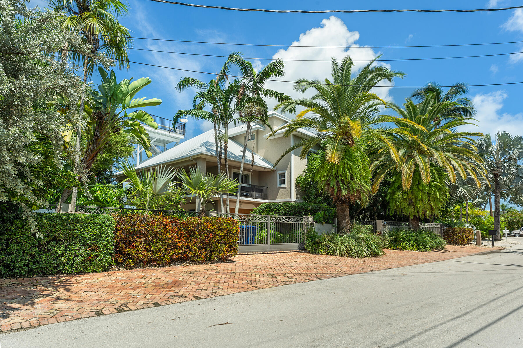 6 North Drive