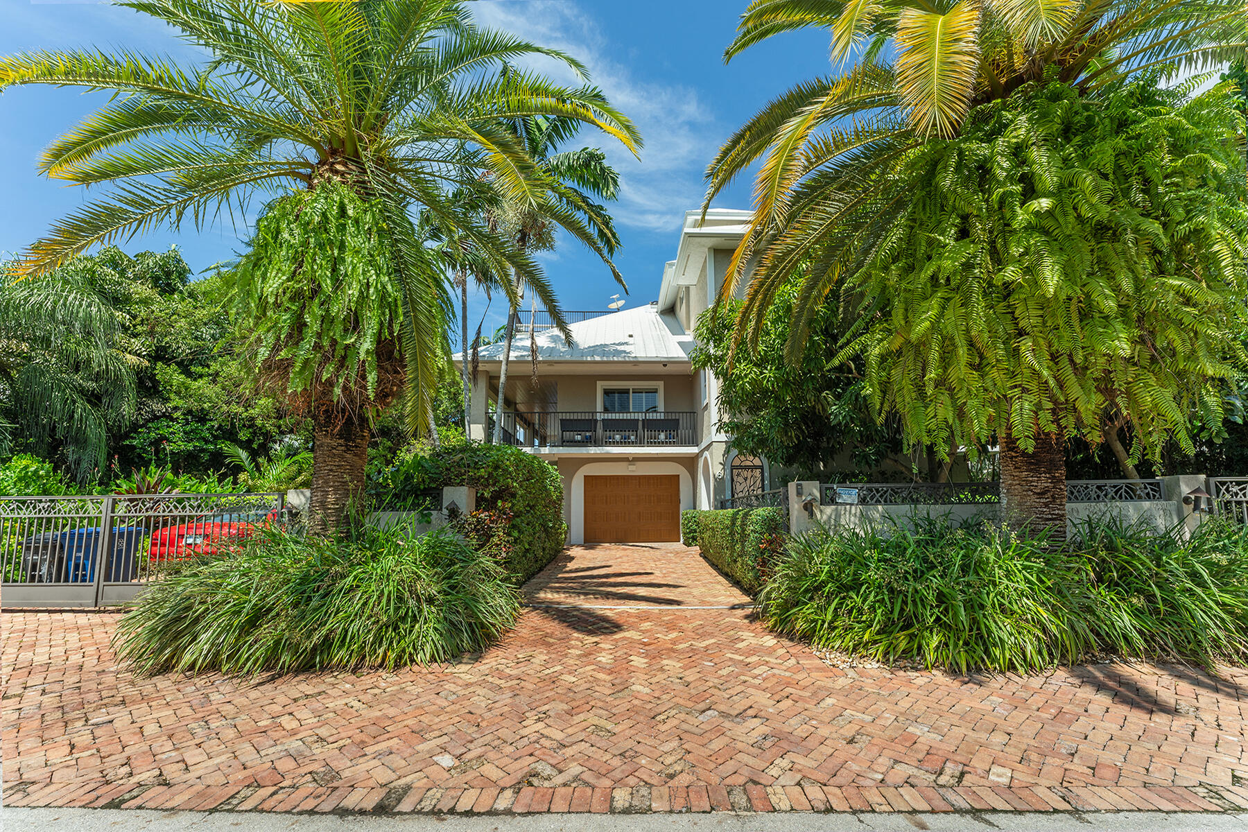 6 North Drive