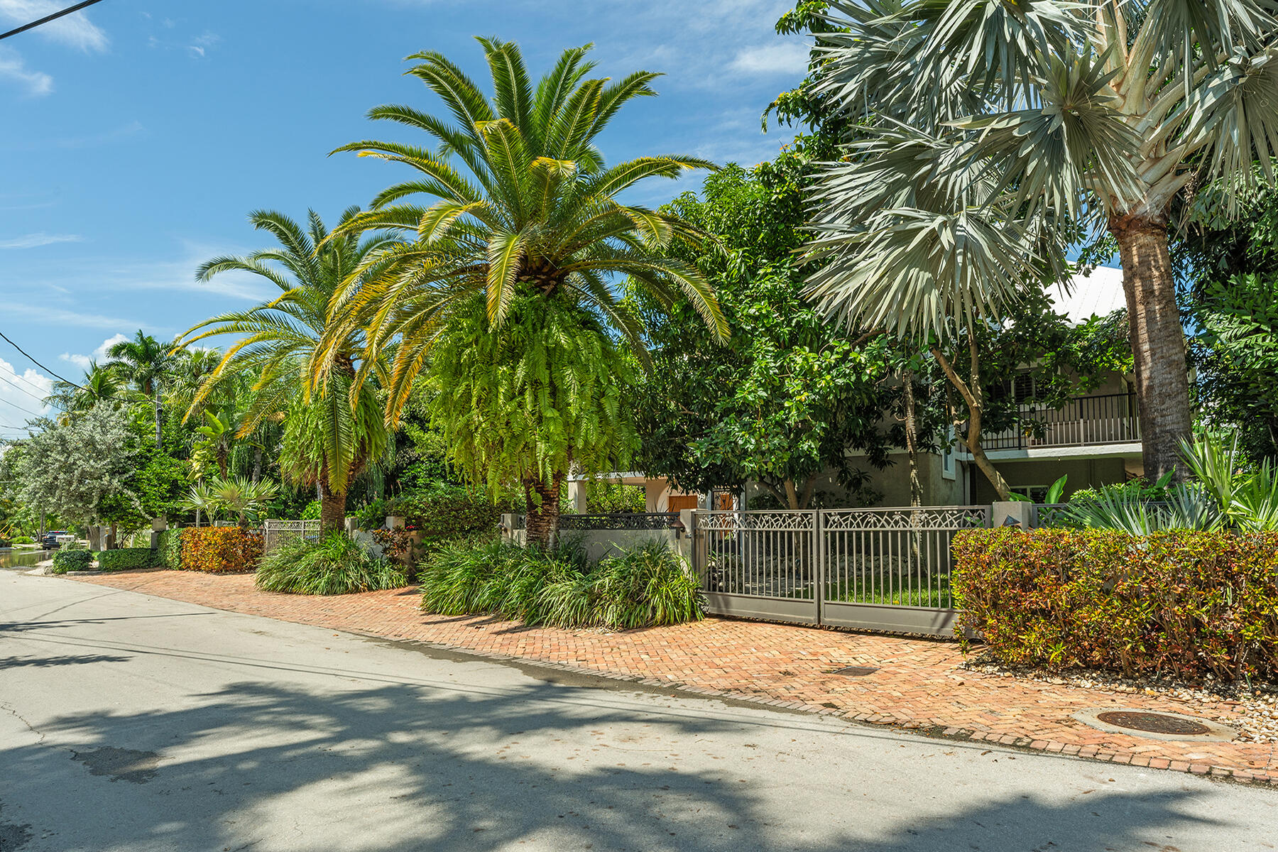 6 North Drive