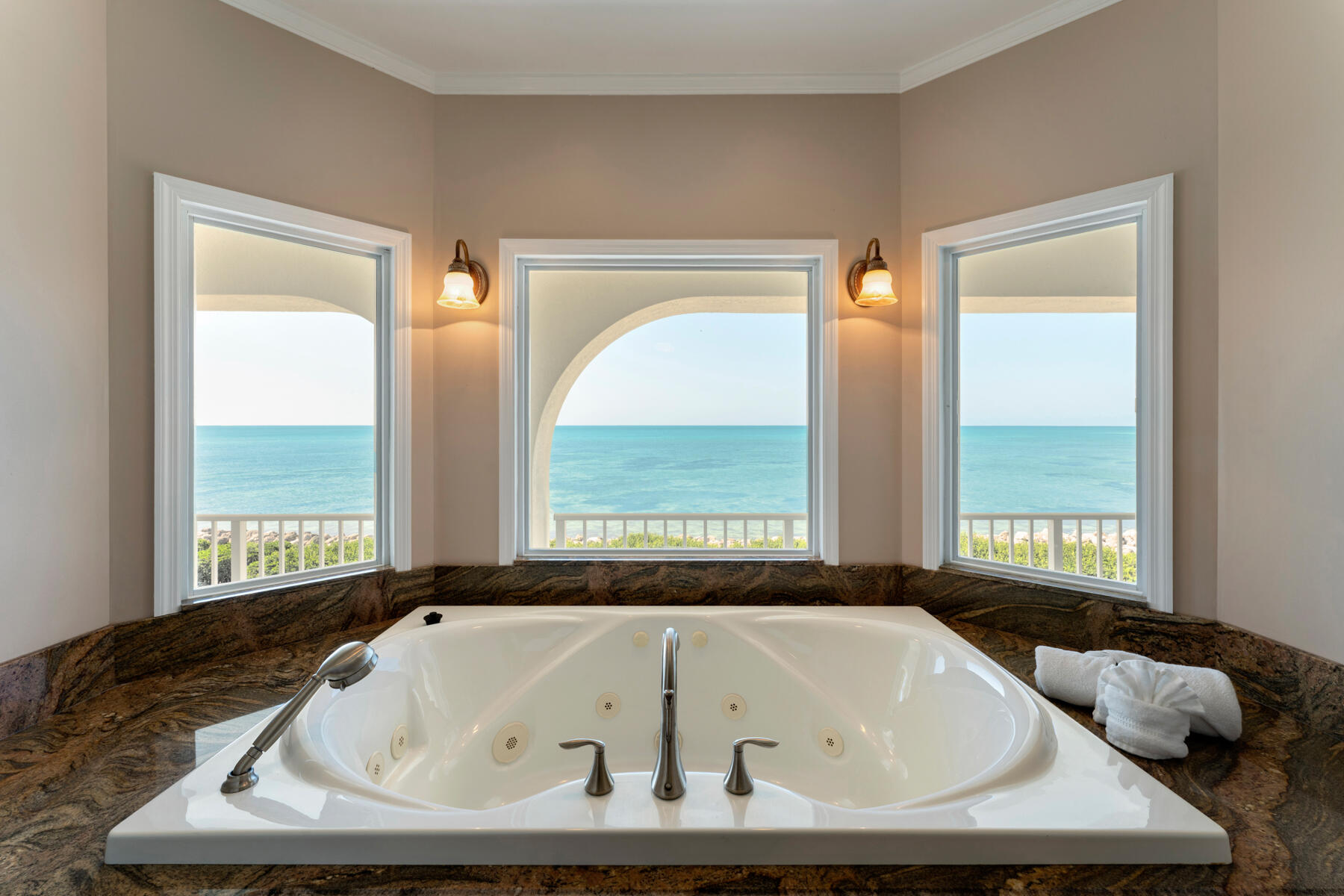 228 W Seaview Circle