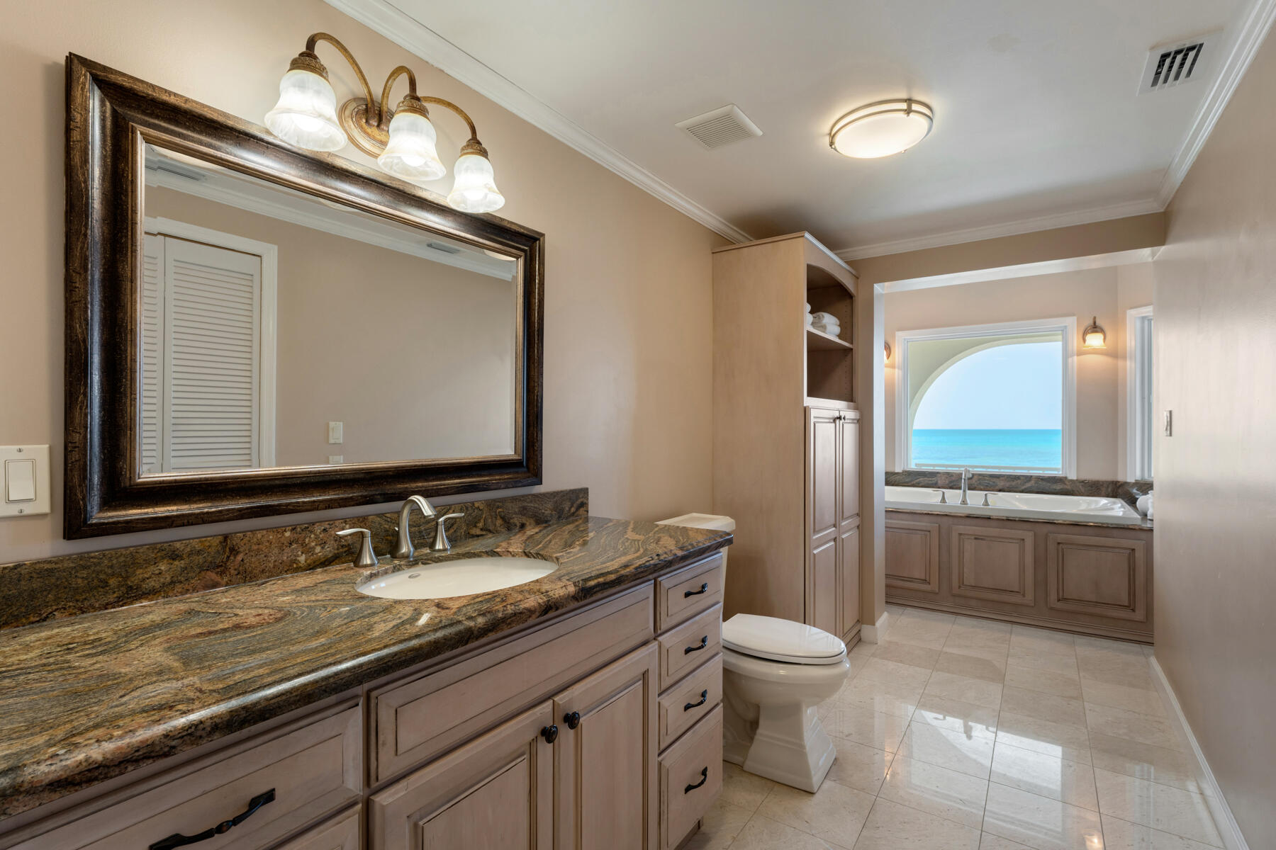 228 W Seaview Circle