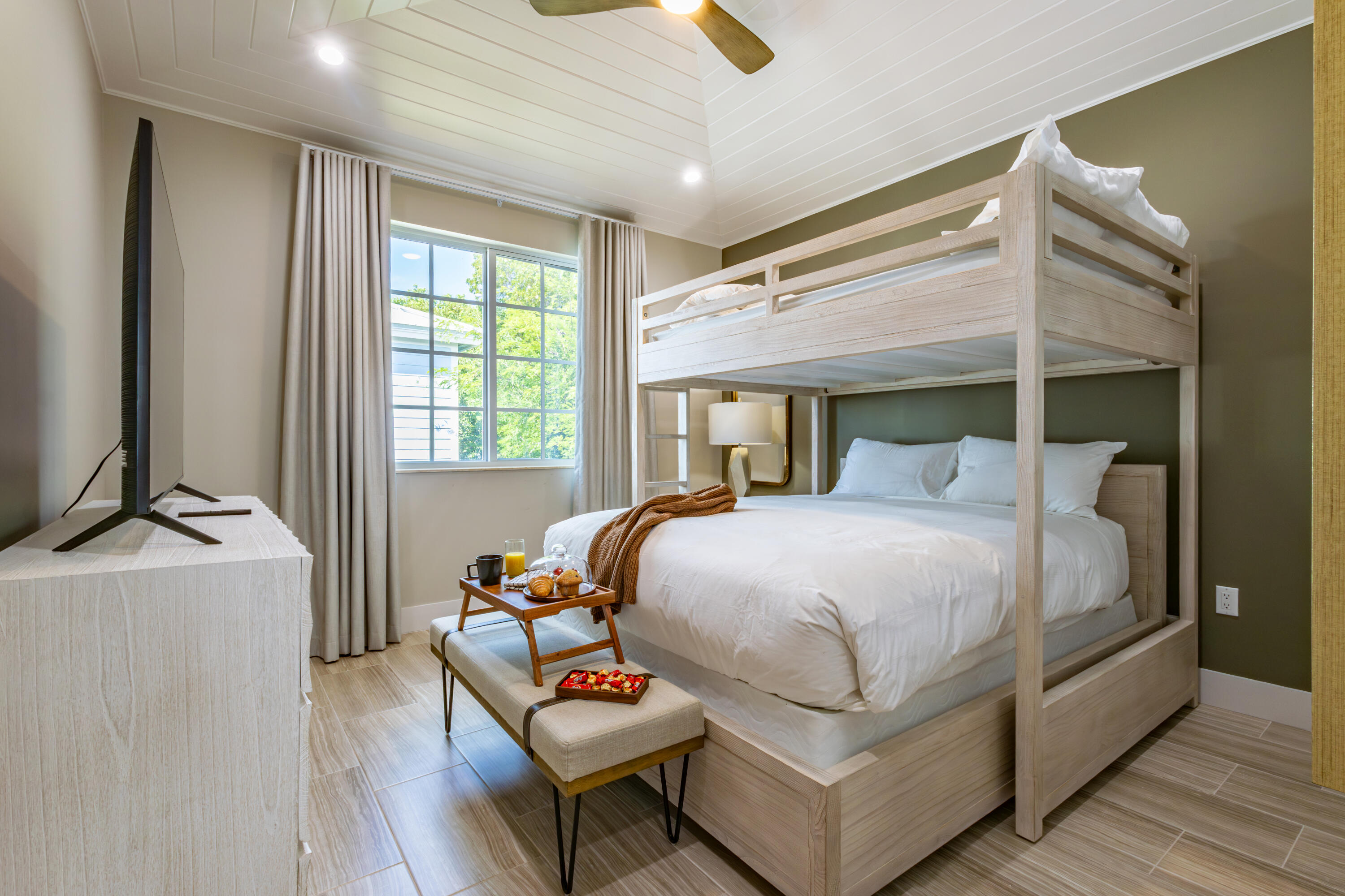 25 E Playa Largo Boulevard