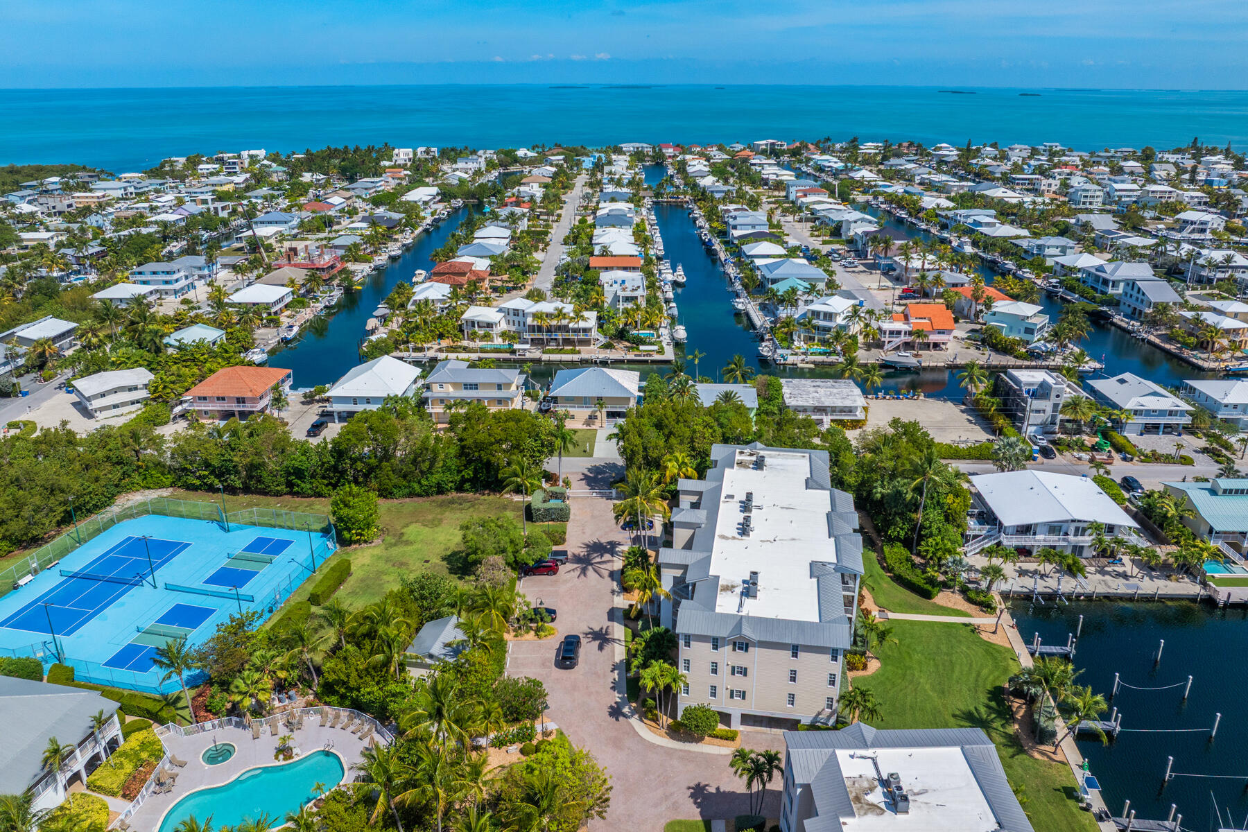 101 Gulfview Drive 204 & 30' boat slip with lift