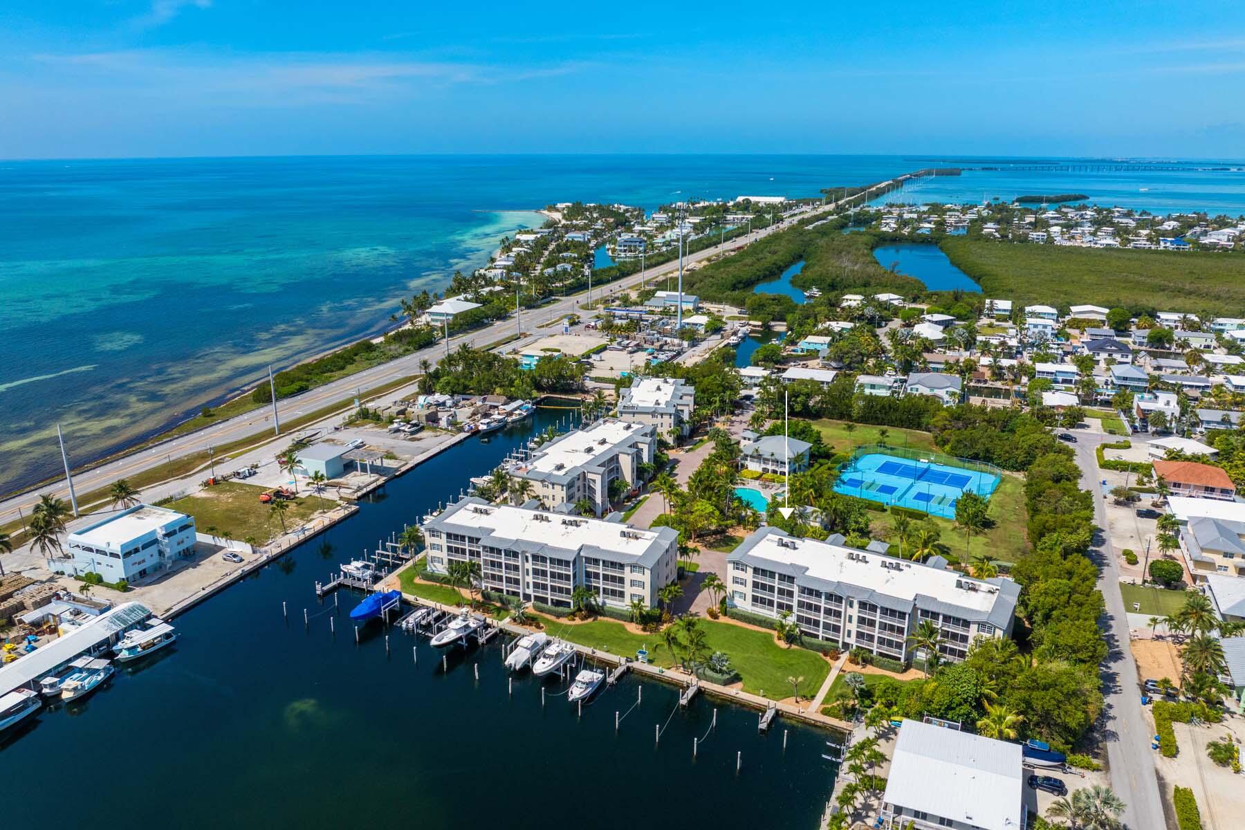 101 Gulfview Drive 204 & 30' boat slip with lift