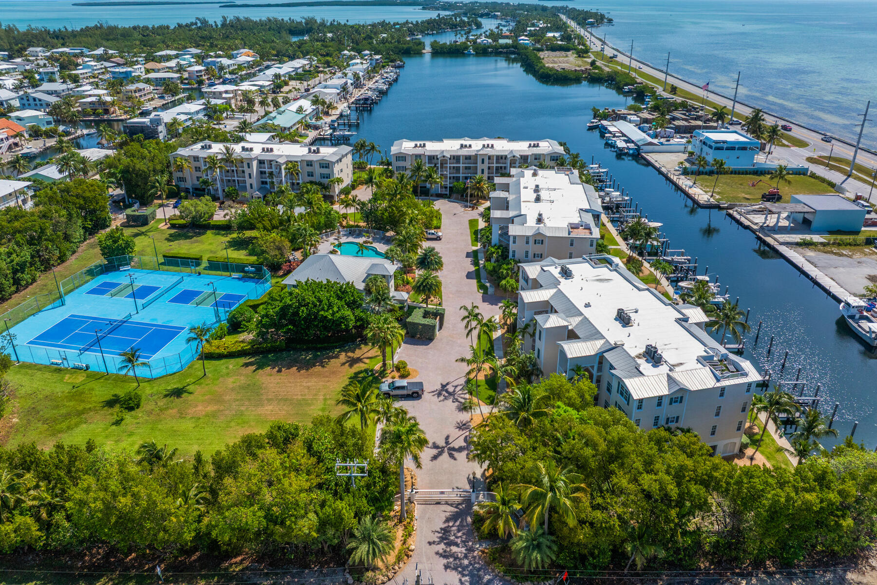 101 Gulfview Drive 204 & 30' boat slip with lift
